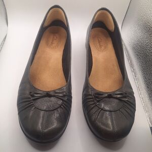 Clarks Black Forest Green Leather Flats